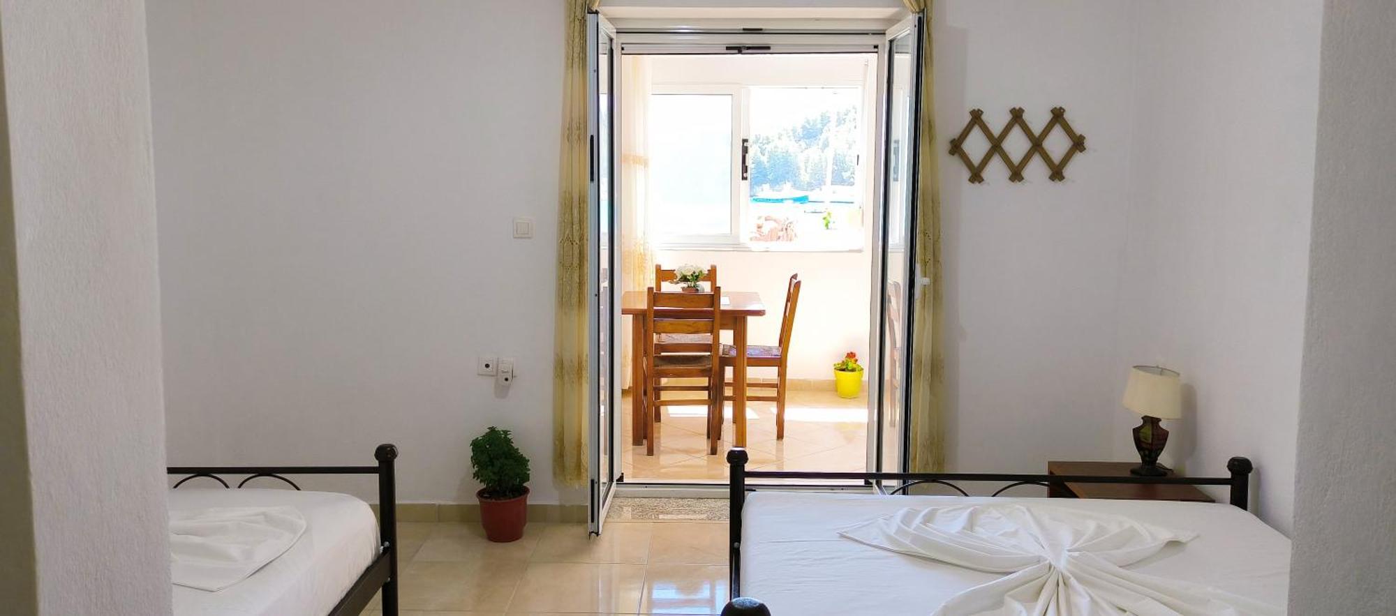 Natasha Rooms Himare Bagian luar foto