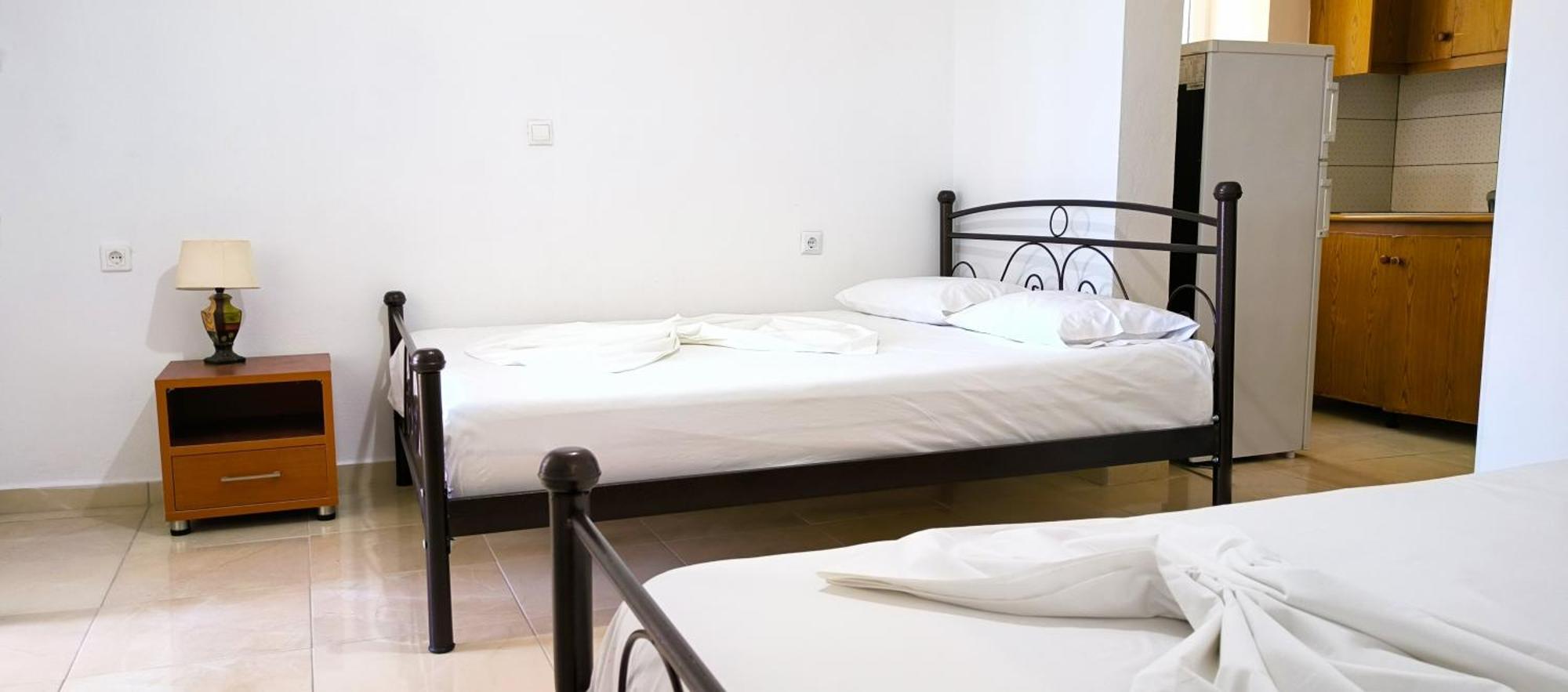 Natasha Rooms Himare Bagian luar foto