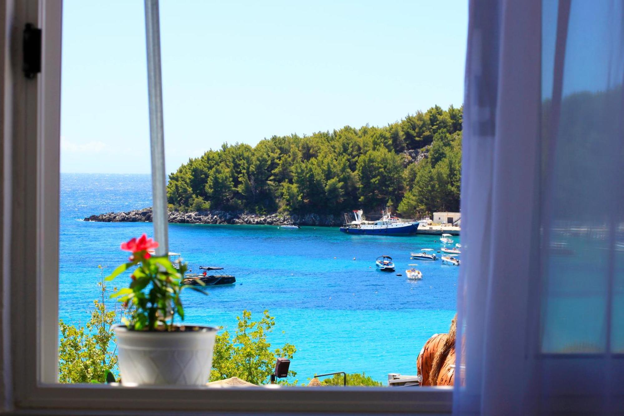 Natasha Rooms Himare Bagian luar foto