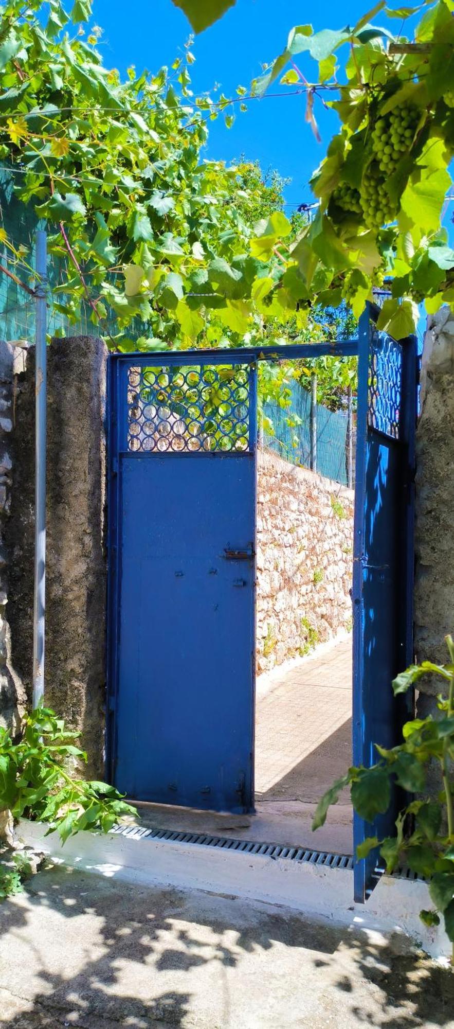 Natasha Rooms Himare Bagian luar foto