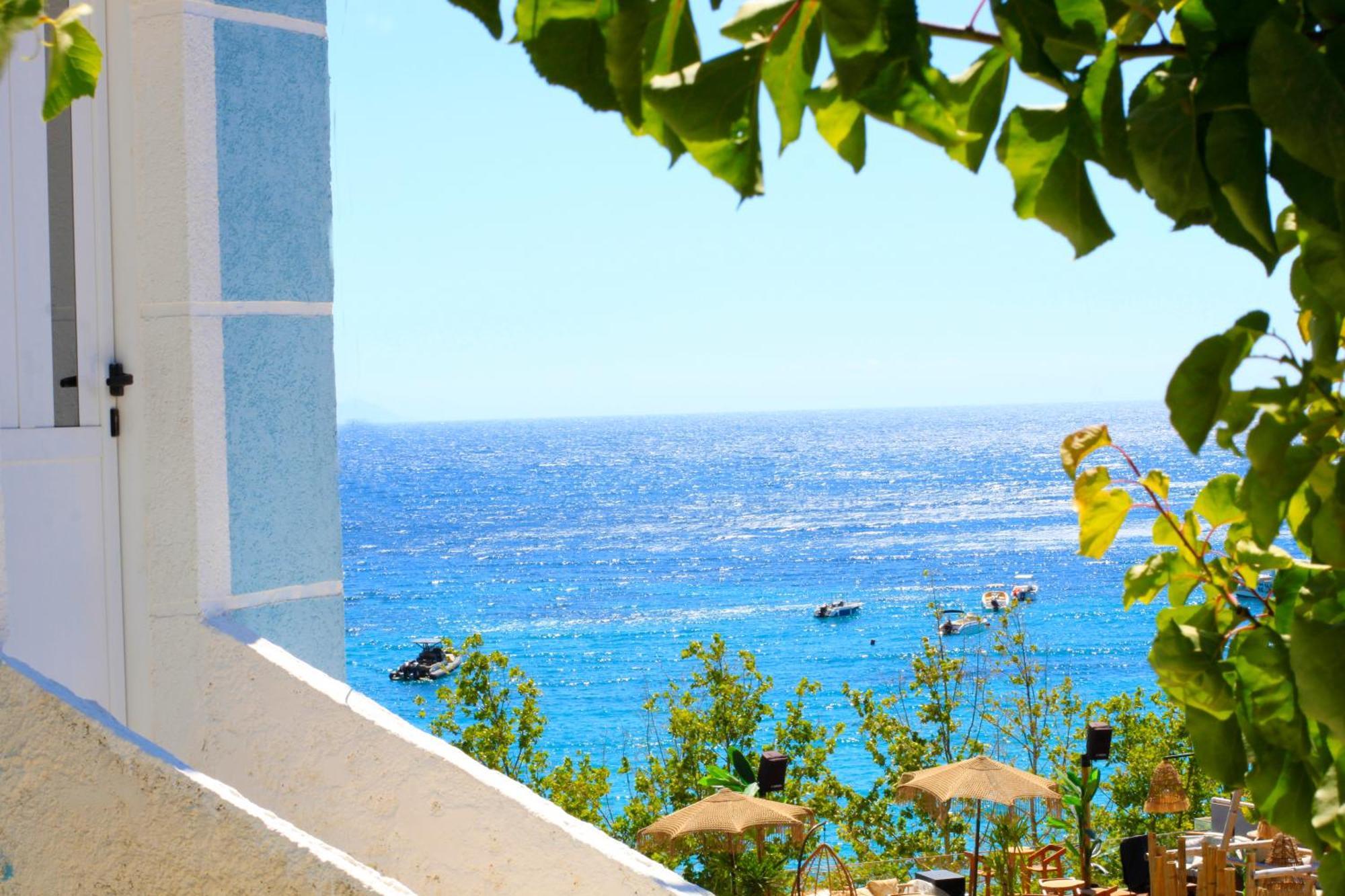 Natasha Rooms Himare Bagian luar foto