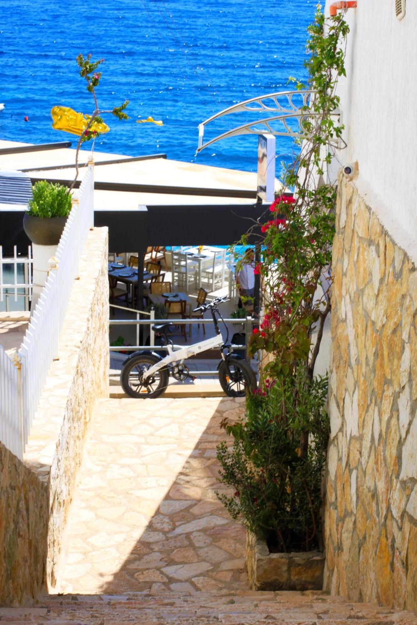 Natasha Rooms Himare Bagian luar foto