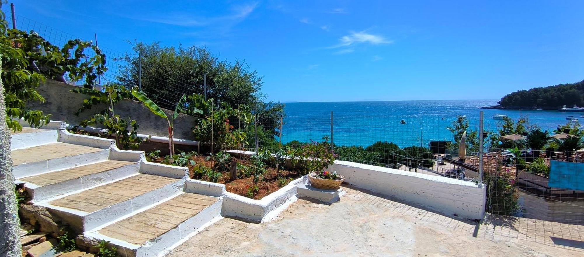 Natasha Rooms Himare Bagian luar foto