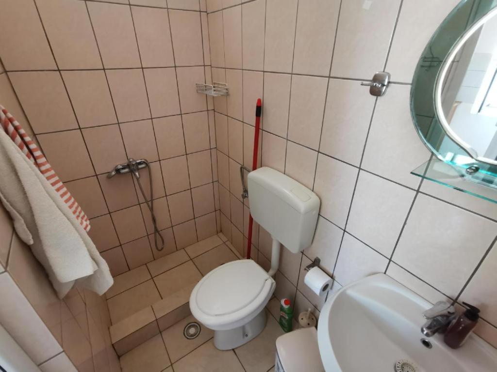 Natasha Rooms Himare Bagian luar foto