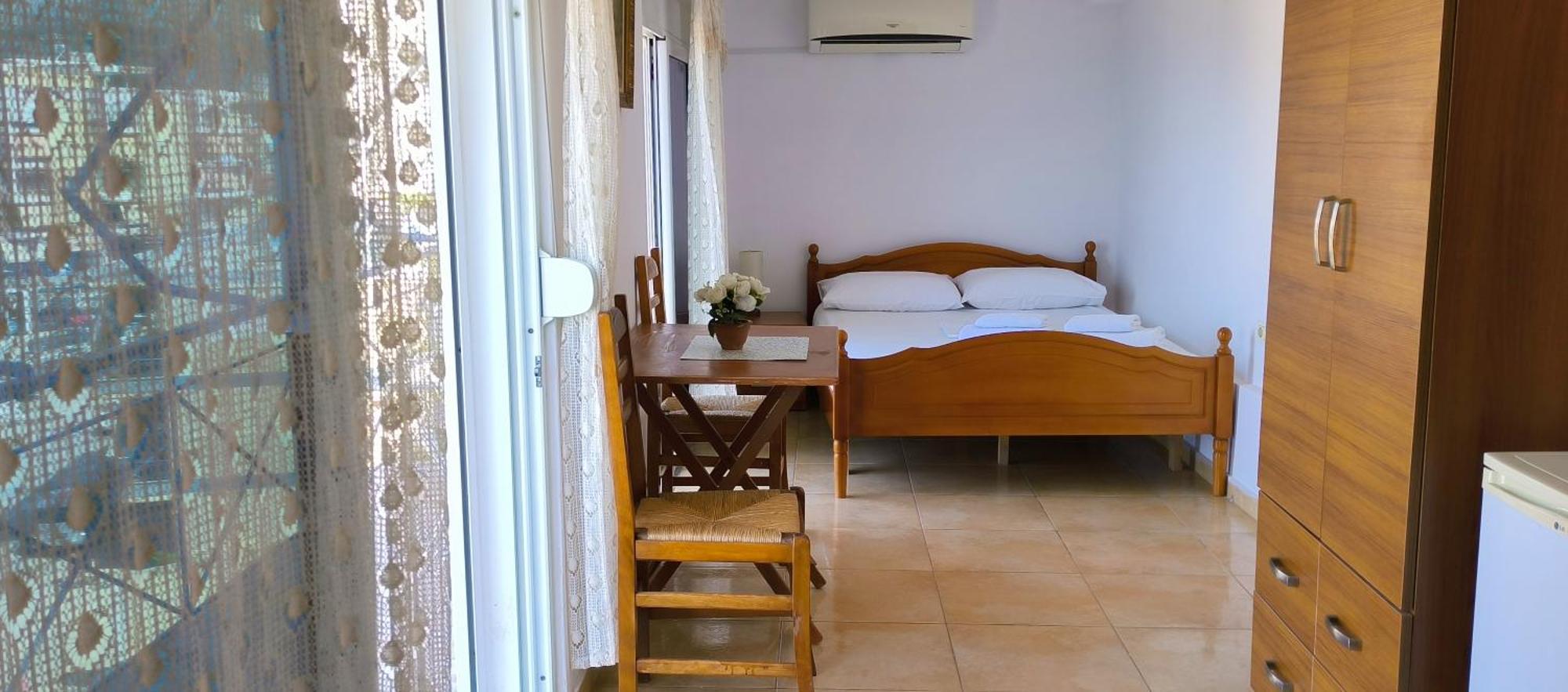 Natasha Rooms Himare Bagian luar foto